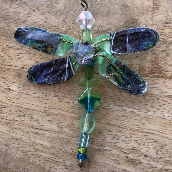 Iridescent dragonfly pendant, artisan-made, in beautiful shades of green - Picture 6 of 8